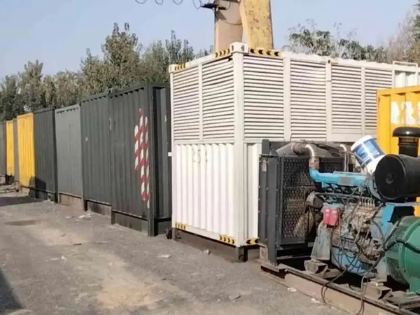 浚县200KW柴油发电机机组每小时油耗是多少？